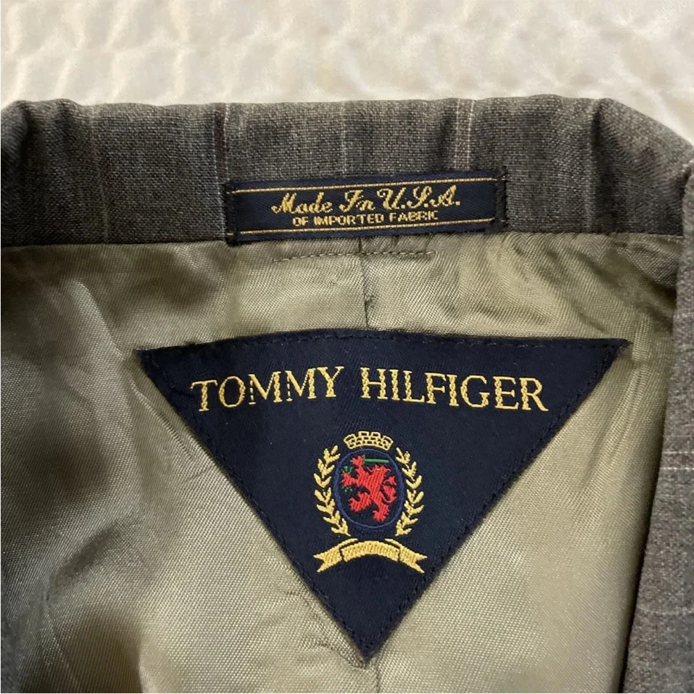 TOMMY HILFIGER Made in USA Vintage Everyday Gray Wool‎ Stripe Suit Size 42
